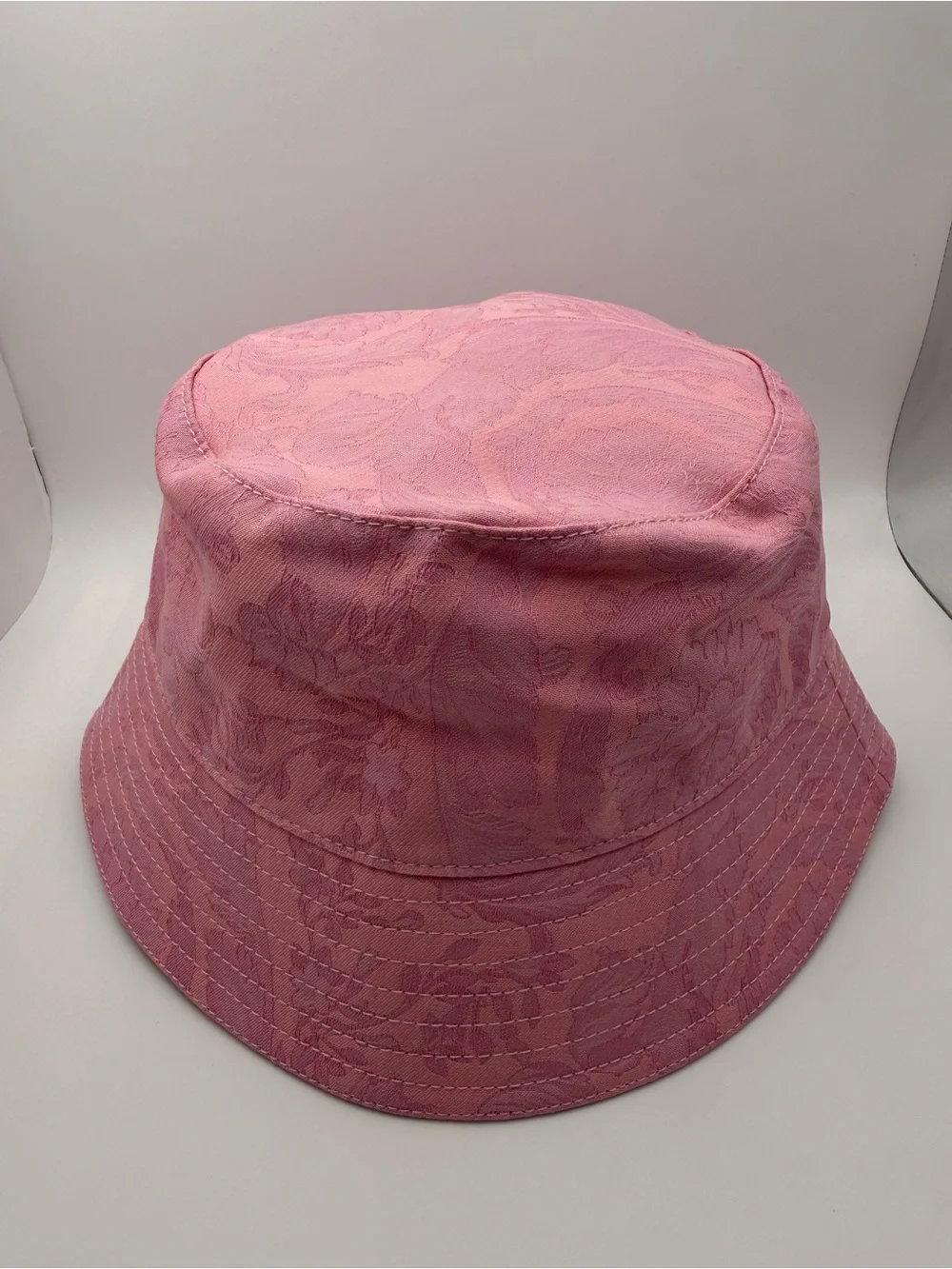 VERSACE- Pink Baroque Print Bucket Hat